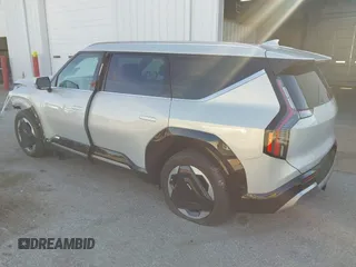 2024 Kia EV9 Land z VIN KNDADFS52R6025531, wystawiony jako IAAI lot #40831011 z przebiegiem Nie podano mil oraz . Historia ofert i sprzedaży dostępna na DreamBid. Obrazek 3.