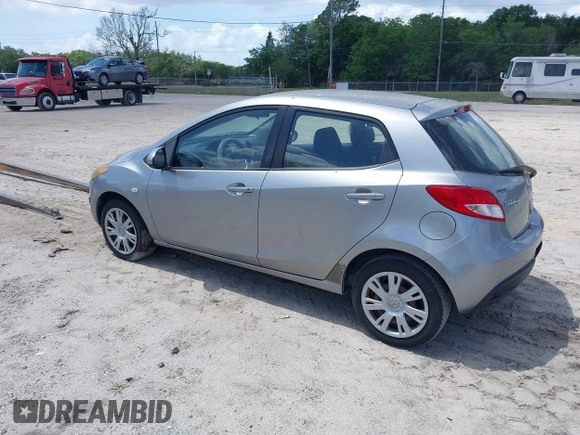 2011 Mazda 2 Sport z VIN JM1DE1HY0B0104123, wystawiony jako IAAI lot #41959099 z przebiegiem 128 918 mil mil oraz . Historia ofert i sprzedaży dostępna na DreamBid. Obrazek 3.