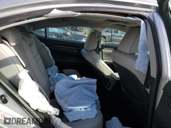 2018 Lexus ES with VIN 58ABK1GG4JU101875, listed as a Copart auction lot 43758595 with 0 mi miles and Salvage Title. Bid and sale history available at carsss.com. Image 10.
