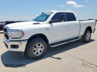 2022 Ram 2500 Big Horn z VIN 3C6UR5DL3NG297803, wystawiony jako Copart lot #61295805 z przebiegiem 52 562 mil mil oraz Szkoda całkowita • Salvage title. Historia ofert i sprzedaży dostępna na DreamBid. Obrazek 1.