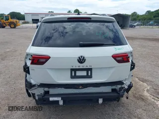2022 Volkswagen Tiguan SE R-Line Black z VIN 3VVCB7AX8NM105497, wystawiony jako IAAI lot #42506294 z przebiegiem 29 821 mil mil oraz . Historia ofert i sprzedaży dostępna na DreamBid. Obrazek 17.