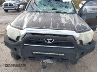 2013 Toyota Tacoma z VIN 3TMLU4ENXDM112109, wystawiony jako IAAI lot #41088524 z przebiegiem 128 120 mil mil oraz . Historia ofert i sprzedaży dostępna na DreamBid. Obrazek 6.