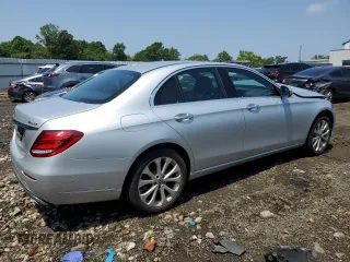 2019 Mercedes-Benz E-Class E 300 with VIN WDDZF4KB8KA532577, listed as a Copart auction lot 63581924 with 111,984 mi miles and Salvage Title. Bid and sale history available at carsss.com. Image 3.