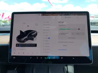 2022 Tesla Model 3 Long Range z VIN 5YJ3E1EB4NF175634, wystawiony jako IAAI lot #42021674 z przebiegiem 39 475 mil mil oraz . Historia ofert i sprzedaży dostępna na DreamBid. Obrazek 17.