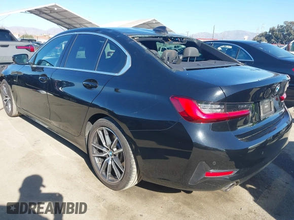 2019 BMW 3 Series 330i z VIN 3MW5R1J59K8A05747, wystawiony jako IAAI lot #41370074 z przebiegiem 28 371 mil mil oraz . Historia ofert i sprzedaży dostępna na DreamBid. Obrazek 3.