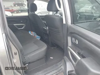 2017 Nissan Titan Platinum Reserve z VIN 1N6AA1E5XHN530256, wystawiony jako IAAI lot #42031654 z przebiegiem 97 200 mil mil oraz . Historia ofert i sprzedaży dostępna na DreamBid. Obrazek 8.