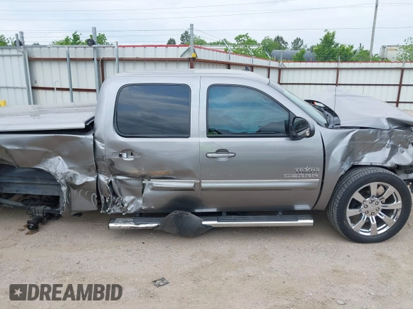 2013 GMC Sierra 1500 SLE z VIN 3GTP1VE09DG302860, wystawiony jako IAAI lot #42031246 z przebiegiem Nie podano mil oraz . Historia ofert i sprzedaży dostępna na DreamBid. Obrazek 14.