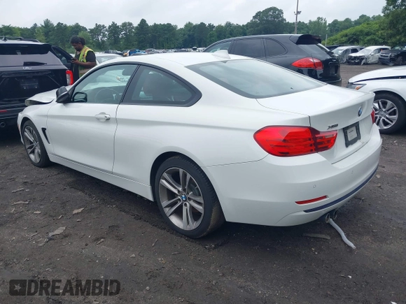 2015 BMW 4 Series 428i xDrive z VIN WBA3N9C56FK246359, wystawiony jako IAAI lot #39911529 z przebiegiem 137 494 mil mil oraz . Historia ofert i sprzedaży dostępna na DreamBid. Obrazek 3.