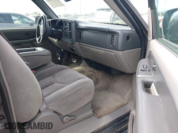 2003 Chevrolet Suburban LS with VIN 3GNEC16T03G334122, listed as a IAAI auction lot 41860521 with 195,648 mi miles. Bid and sale history available at carsss.com. Image 5.