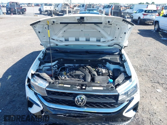 2022 Volkswagen Taos SE z VIN 3VVRX7B2XNM076678, wystawiony jako IAAI lot #42323230 z przebiegiem 23 619 mil mil oraz . Historia ofert i sprzedaży dostępna na DreamBid. Obrazek 10.