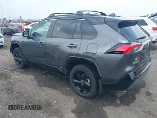 2021 Toyota RAV4 Hybrid XSE z VIN 4T3E6RFV7MU062914, wystawiony jako IAAI lot #42285928 z przebiegiem 46 639 mil mil oraz . Historia ofert i sprzedaży dostępna na DreamBid. Obrazek 3.