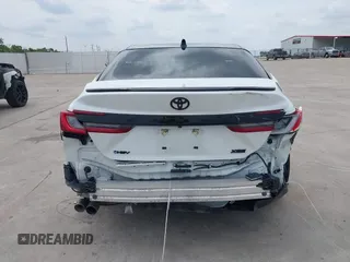 2025 Toyota Camry LE z VIN 4T1DAACK2SU016483, wystawiony jako IAAI lot #42123233 z przebiegiem 19 686 mil mil oraz . Historia ofert i sprzedaży dostępna na DreamBid. Obrazek 17.