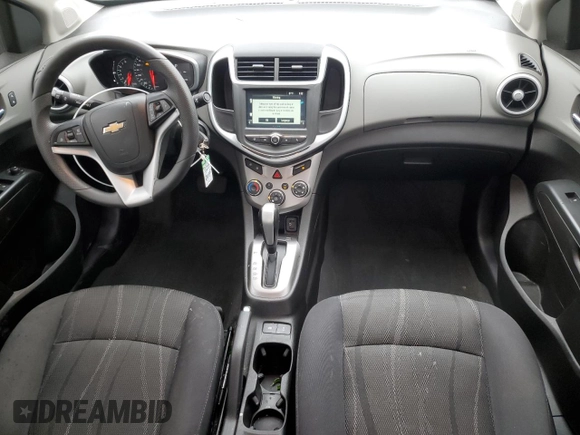 2017 Chevrolet Sonic LT z VIN 1G1JD5SH5H4145735, wystawiony jako Copart lot #54743105 z przebiegiem 108 652 mil mil oraz Szkoda całkowita • Salvage title. Historia ofert i sprzedaży dostępna na DreamBid. Obrazek 8.