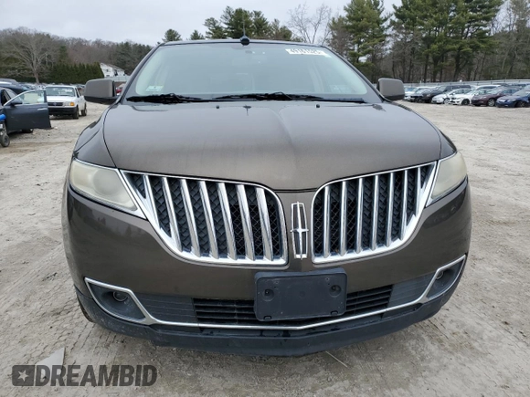 2011 Lincoln MKX z VIN 2LMDJ8JK4BBJ02626, wystawiony jako Copart lot #49161525 z przebiegiem 171 025 mil mil oraz Czysty tytuł • Clean title. Historia ofert i sprzedaży dostępna na DreamBid. Obrazek 5.