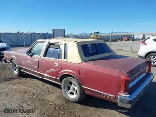 1984 Lincoln Town Car with VIN 1LNBP96FXEY671362, listed as a IAAI auction lot 41367432 with 81,205 mi miles. Bid and sale history available at carsss.com. Image 3.