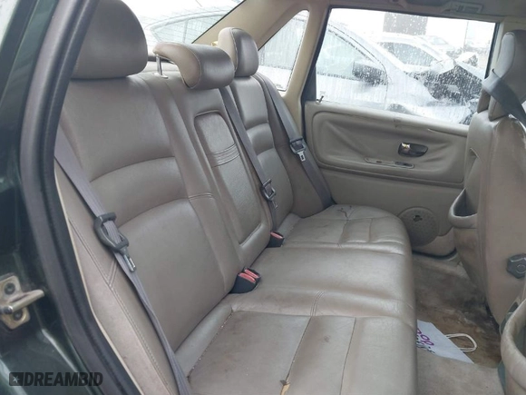 1998 Volvo S70 with VIN YV1LS5574W3526725, listed as a IAAI auction lot 40676024 with 241,558 mi miles. Bid and sale history available at carsss.com. Image 8.