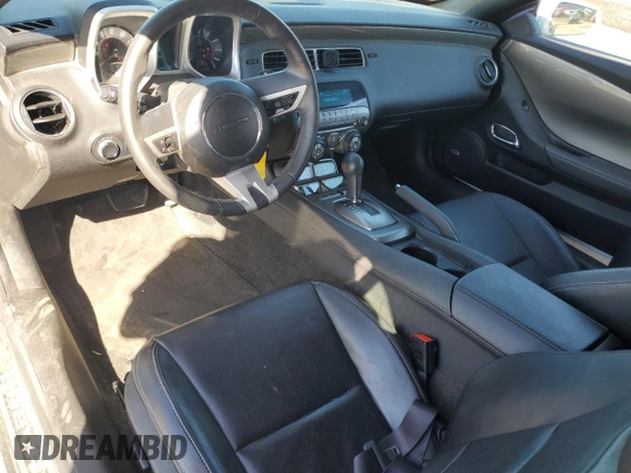 2011 Chevrolet Camaro 2LT z VIN 2G1FC3DD9B9207052, wystawiony jako Copart lot #57217725 z przebiegiem 100 845 mil mil oraz Czysty tytuł • Clean title. Historia ofert i sprzedaży dostępna na DreamBid. Obrazek 8.