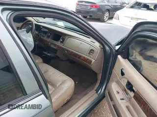 2005 Mercury Grand Marquis LS Premium z VIN 2MEHM75W45X662040, wystawiony jako IAAI lot #41697234 z przebiegiem 214 410 mil mil oraz . Historia ofert i sprzedaży dostępna na DreamBid. Obrazek 5.