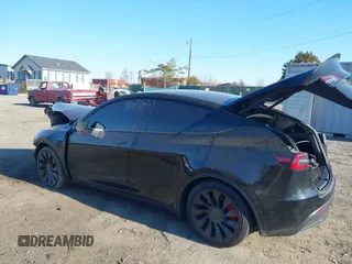 2022 Tesla Model Y Performance with VIN 7SAYGDEF0NF447460, listed as a IAAI auction lot 41670250 with 28,287 mi miles. Bid and sale history available at carsss.com. Image 3.