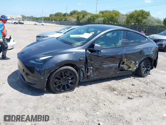2024 Tesla Model Y with VIN 7SAYGDED3RF019063, listed as a IAAI auction lot 42061888 with 13,763 mi miles and . Bid and sale history available at DreamBid. Image 6.