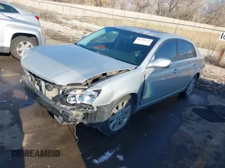 2005 Toyota Avalon XL z VIN 4T1BK36B75U044022, wystawiony jako IAAI lot #41330241 z przebiegiem 196 362 mil mil oraz . Historia ofert i sprzedaży dostępna na DreamBid. Obrazek 18.