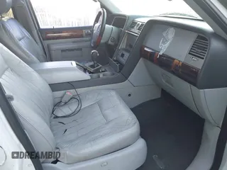 2004 Lincoln Navigator Luxury with VIN 5LMFU27RX4LJ34879, listed as a IAAI auction lot 42024945 with 154,667 mi miles. Bid and sale history available at carsss.com. Image 5.