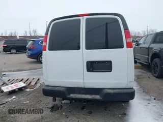 2015 Chevrolet Express Cargo z VIN 1GCZGUCG1F1101005, wystawiony jako IAAI lot #41314699 z przebiegiem 103 736 mil mil oraz . Historia ofert i sprzedaży dostępna na DreamBid. Obrazek 16.