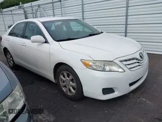2011 Toyota Camry LE z VIN 4T1BF3EK9BU647717, wystawiony jako IAAI lot #42398909 z przebiegiem 224 595 mil mil oraz . Historia ofert i sprzedaży dostępna na DreamBid. Obrazek 1.