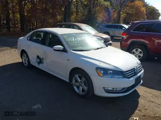 2015 Volkswagen Passat 1.8T S with VIN 1VWAT7A33FC095512, listed as a IAAI auction lot 40701479 with 164,488 mi miles. Bid and sale history available at carsss.com. Image 1.