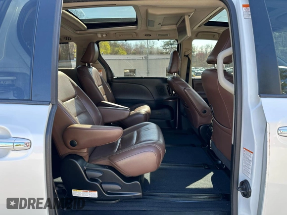 2018 Toyota Sienna XLE with VIN 5TDDZ3DCXJS208107, listed as a Copart auction lot 54538135 with 173,741 mi miles and Clean title. Bid and sale history available at DreamBid. Image 7.