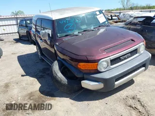 2007 Toyota FJ Cruiser with VIN JTEBU11FX70068706, listed as a IAAI auction lot 42029130 with 164,427 mi miles. Bid and sale history available at carsss.com. Image 1.