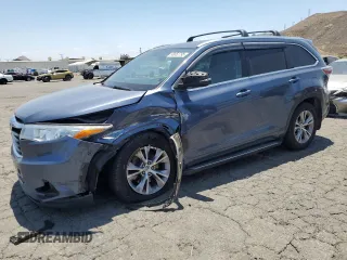 2015 Toyota Highlander XLE z VIN 5TDKKRFH8FS074664, wystawiony jako Copart lot #58852795 z przebiegiem 208 900 mil mil oraz Szkoda całkowita • Salvage title. Historia ofert i sprzedaży dostępna na DreamBid. Obrazek 1.