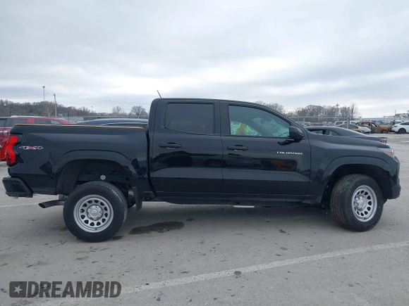 2023 Chevrolet Colorado 4WD Work Truck z VIN 1GCGTBEC4P1198879, wystawiony jako IAAI lot #41322797 z przebiegiem 13 414 mil mil oraz . Historia ofert i sprzedaży dostępna na DreamBid. Obrazek 14.