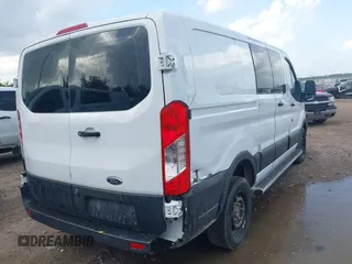2018 Ford Transit z VIN 1FTYR1ZM6JKA46555, wystawiony jako IAAI lot #42712487 z przebiegiem 212 238 mil mil oraz . Historia ofert i sprzedaży dostępna na DreamBid. Obrazek 4.