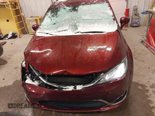 2018 Chrysler Pacifica Touring L Plus z VIN 2C4RC1EG5JR227511, wystawiony jako IAAI lot #41344075 z przebiegiem 86 860 mil mil oraz . Historia ofert i sprzedaży dostępna na DreamBid. Obrazek 12.