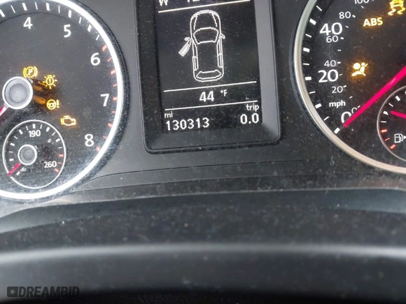 2017 Volkswagen Tiguan Wolfsburg Edition with VIN WVGSV7AX8HK031345, listed as a IAAI auction lot 41348567 with 130,313 mi miles. Bid and sale history available at carsss.com. Image 15.