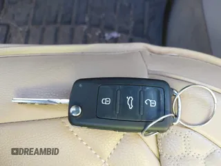 2013 Volkswagen Passat SE с VIN 1VWBN7A39DC129965, выставлен на аукционе IAAI как лот 42302910 с пробегом 182 874 миль миль и . История ставок и продаж доступна на DreamBid. Изображение 11.