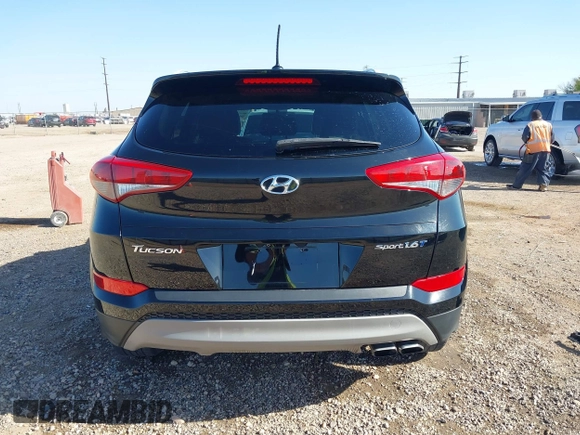 2017 Hyundai Tucson Sport z VIN KM8J33A23HU490270, wystawiony jako IAAI lot #42042967 z przebiegiem 121 660 mil mil oraz . Historia ofert i sprzedaży dostępna na DreamBid. Obrazek 16.