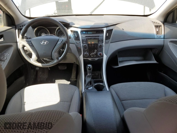 2013 Hyundai Sonata GLS z VIN 5NPEB4AC7DH655359, wystawiony jako Copart lot #60199635 z przebiegiem 142 417 mil mil oraz Czysty tytuł • Clean title. Historia ofert i sprzedaży dostępna na DreamBid. Obrazek 8.