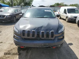 2017 Jeep Cherokee Trailhawk with VIN 1C4PJMBS0HW589626, listed as a Copart auction lot 53981435 with 105,318 mi miles and Salvage title. Bid and sale history available at DreamBid. Image 5.