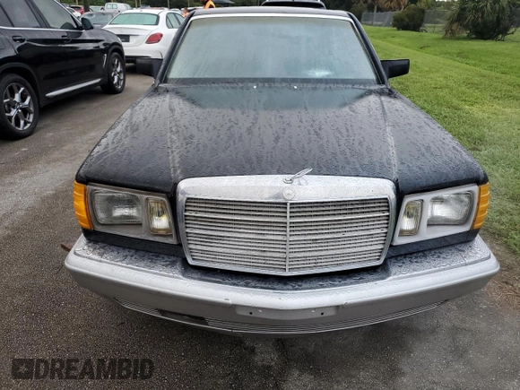 1985 Mercedes-Benz 500 SEL z VIN WDBCA37D2FA121537, wystawiony jako Copart lot #74276044 z przebiegiem Nie podano mil oraz Szkoda całkowita • Salvage title. Historia ofert i sprzedaży dostępna na DreamBid. Obrazek 5.