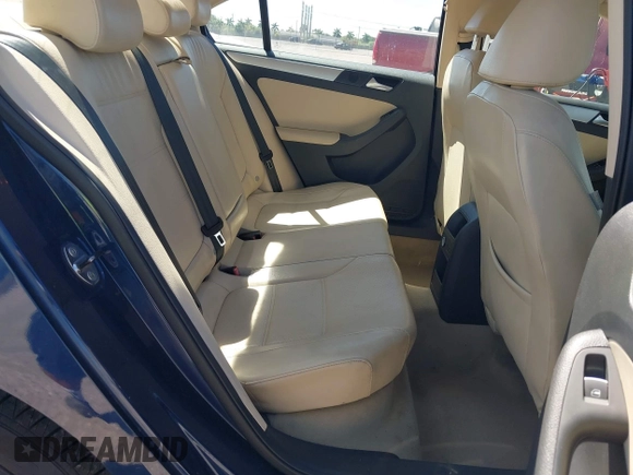 2013 Volkswagen Jetta SE z VIN 3VWDX7AJ0DM396590, wystawiony jako IAAI lot #41829922 z przebiegiem 133 356 mil mil oraz . Historia ofert i sprzedaży dostępna na DreamBid. Obrazek 8.