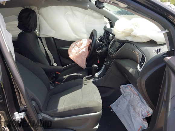 2020 Chevrolet Trax LS with VIN KL7CJKSB7LB061579, listed as a IAAI auction lot 42196726 with 47,583 mi miles and . Bid and sale history available at DreamBid. Image 5.