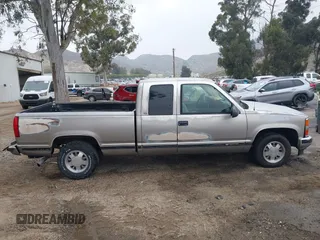 1998 Chevrolet Silverado 1500 with VIN 2GCEC19R3W1122806, listed as a IAAI auction lot 42153517 with 271,788 mi miles and . Bid and sale history available at DreamBid. Image 13.