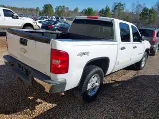 2008 Chevrolet Silverado 1500 LT w/1LT with VIN 3GCEK13J18G236402, listed as a IAAI auction lot 41659037 with 206,368 mi miles. Bid and sale history available at carsss.com. Image 4.
