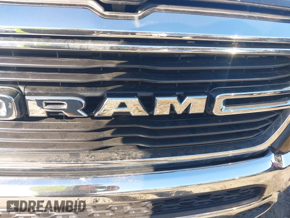 2021 Ram 1500 Big Horn z VIN 1C6RREFG1MN532758, wystawiony jako IAAI lot #41395774 z przebiegiem 66 750 mil mil oraz . Historia ofert i sprzedaży dostępna na DreamBid. Obrazek 16.