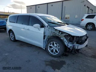 2020 Chrysler Pacifica Touring with VIN 2C4RC1FG7LR110210, listed as a Copart auction lot 43465505 with 72,704 mi miles and Salvage Title. Bid and sale history available at carsss.com. Image 4.
