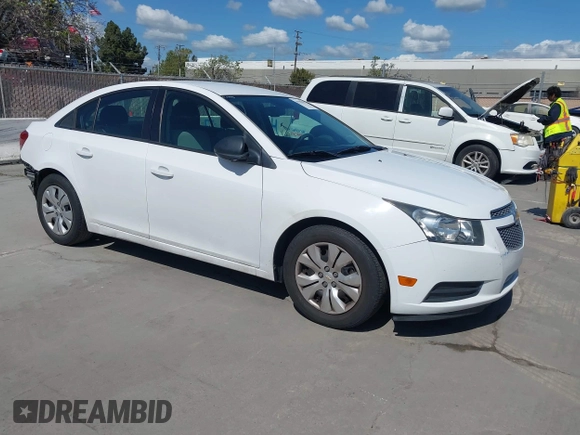 2014 Chevrolet Cruze LS z VIN 1G1PA5SH0E7126636, wystawiony jako IAAI lot #41949492 z przebiegiem 119 658 mil mil oraz . Historia ofert i sprzedaży dostępna na DreamBid. Obrazek 1.