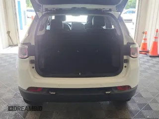 2022 Jeep Compass Latitude z VIN 3C4NJDBB2NT205936, wystawiony jako IAAI lot #42885857 z przebiegiem 39 157 mil mil oraz . Historia ofert i sprzedaży dostępna na DreamBid. Obrazek 20.