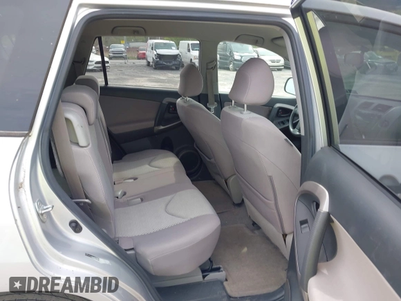 2006 Toyota RAV4 with VIN JTMZD33V766016092, listed as a IAAI auction lot 42102147 with 192,711 mi miles. Bid and sale history available at carsss.com. Image 8.